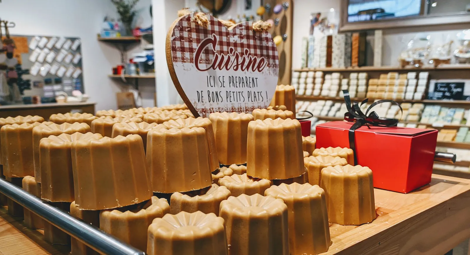 Des savons ayant la forme de cannelés